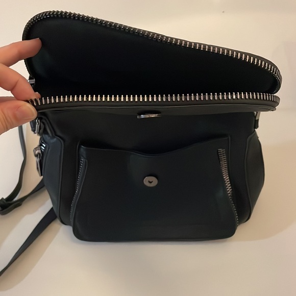 Aldo Faux Black Leather Crossbody Zipper Purse Bag - Picture 11 of 16